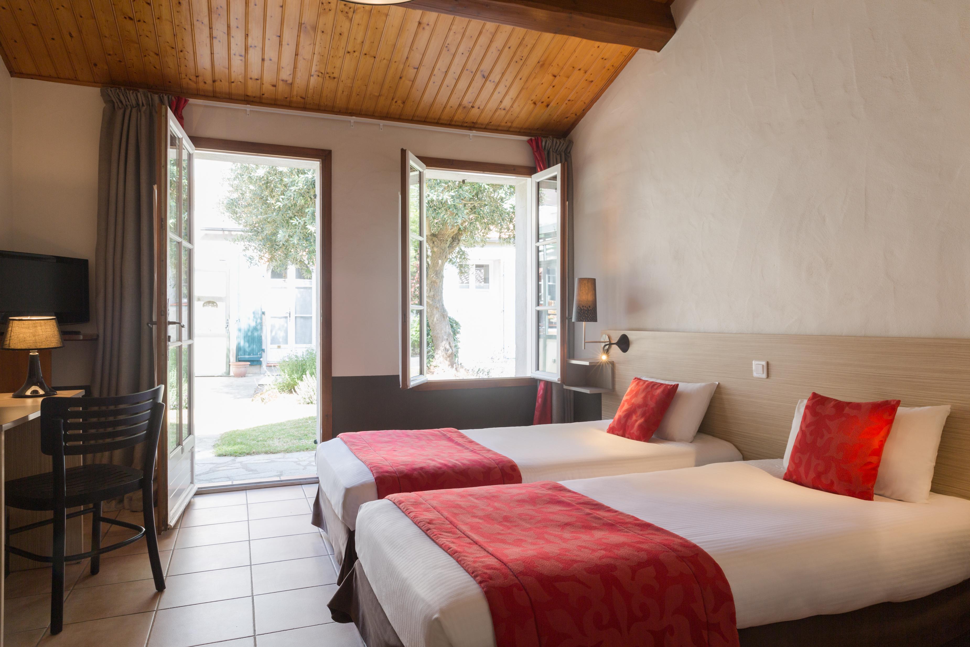 Domaine Le Martinet, The Originals Relais Hotel Bouin  Екстериор снимка