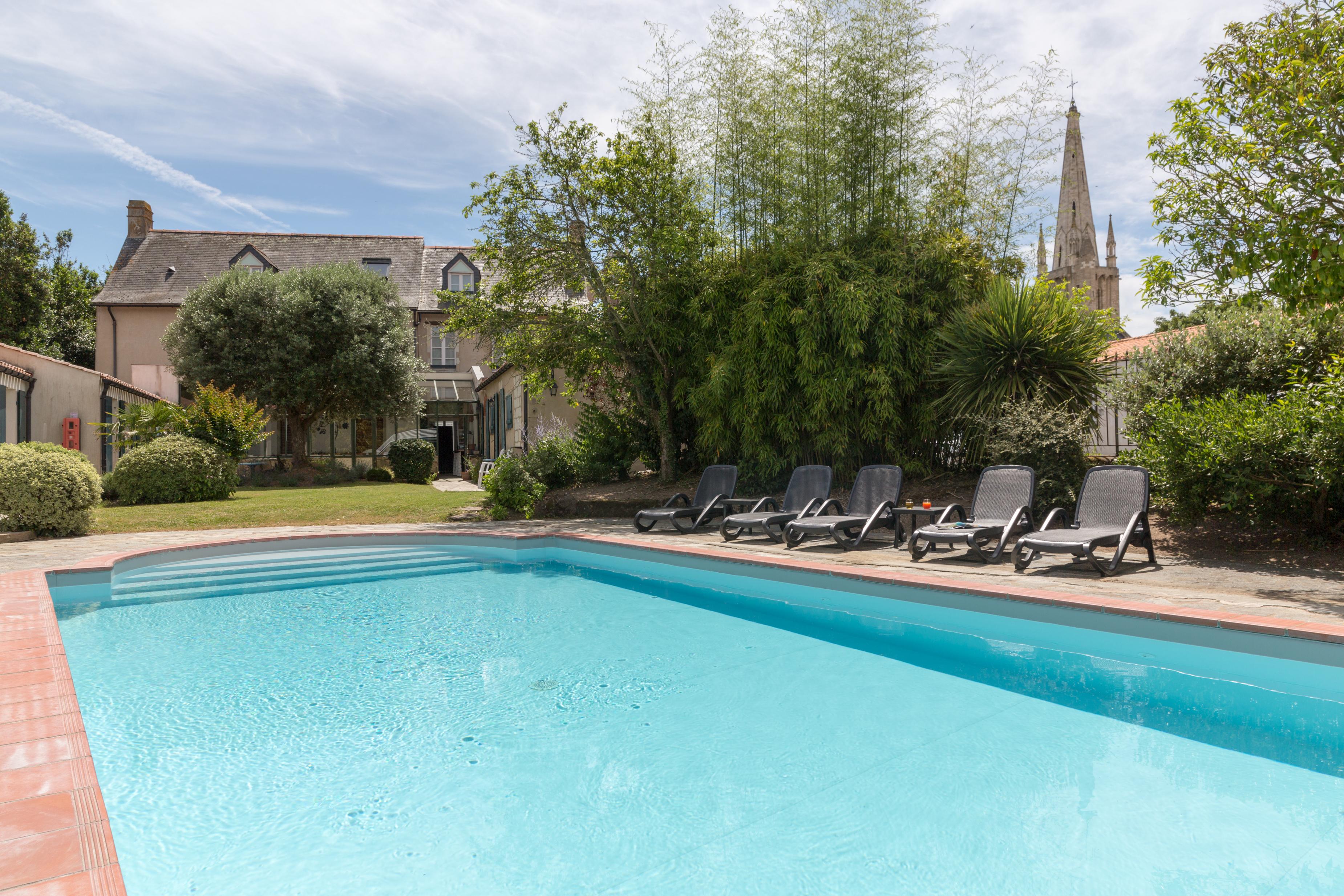 Domaine Le Martinet, The Originals Relais Hotel Bouin  Екстериор снимка