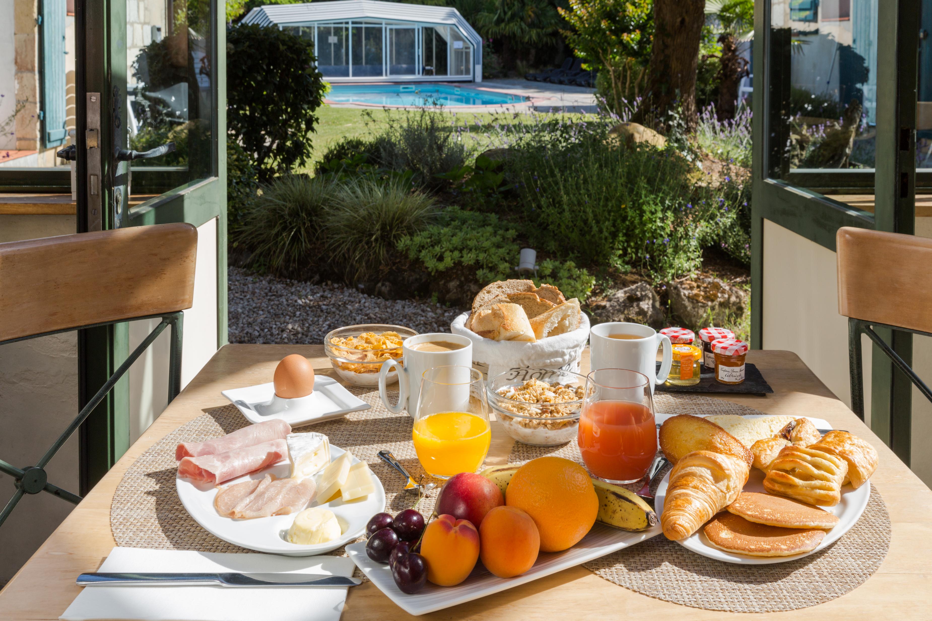 Domaine Le Martinet, The Originals Relais Hotel Bouin  Екстериор снимка
