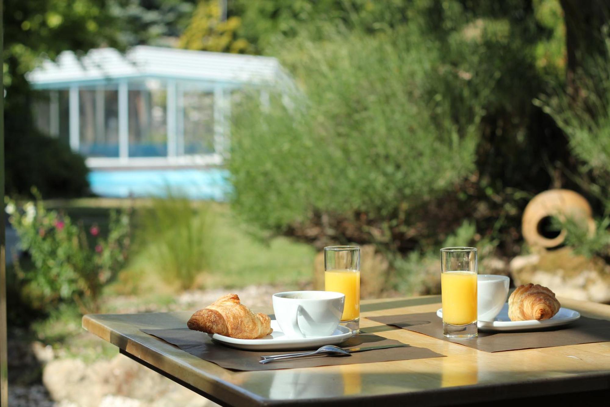 Domaine Le Martinet, The Originals Relais Hotel Bouin  Екстериор снимка