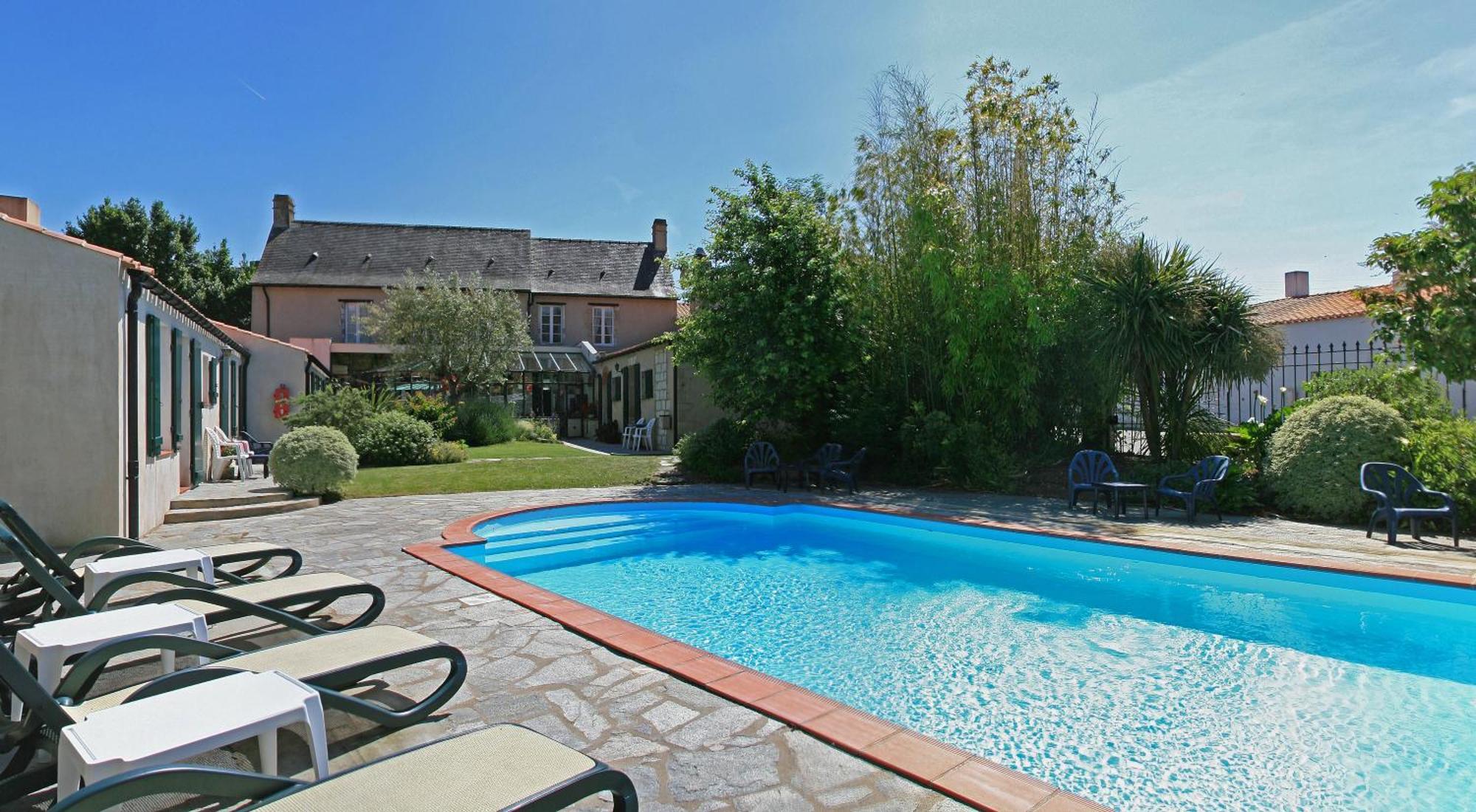 Domaine Le Martinet, The Originals Relais Hotel Bouin  Екстериор снимка