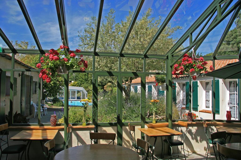 Domaine Le Martinet, The Originals Relais Hotel Bouin  Екстериор снимка